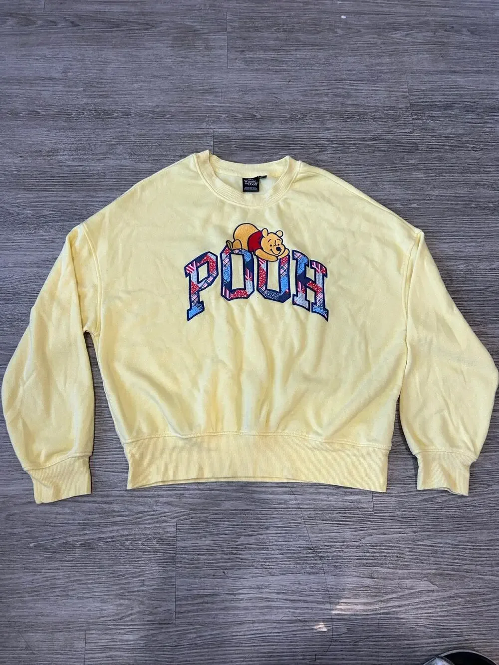 Disney Winnie The Pooh Sweatshirt Women Large Yellow Patchwork Applique Crewneck